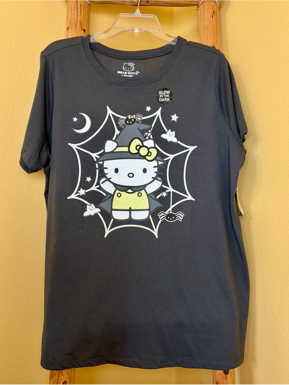 Torrid Hello Kitty Sanrio T-Shirt Glow in the Dark Size 1 Dark Gray
